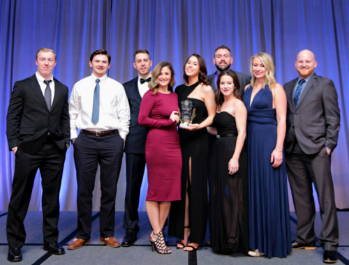 25u25-team-with-the-award