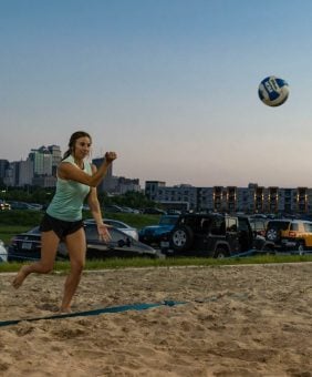 Sand-Volleyball-Serving17-scaled
