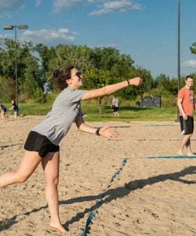 Sand-Volleyball-Serving25-scaled