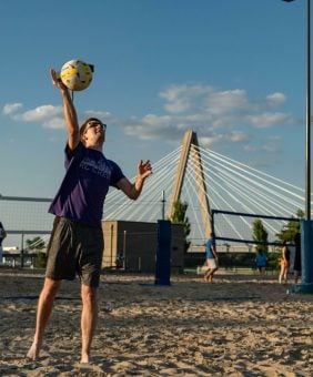 Sand-Volleyball-Serving26-scaled