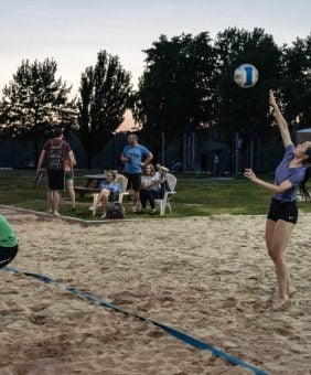 Sand-Volleyball-Serving9-scaled